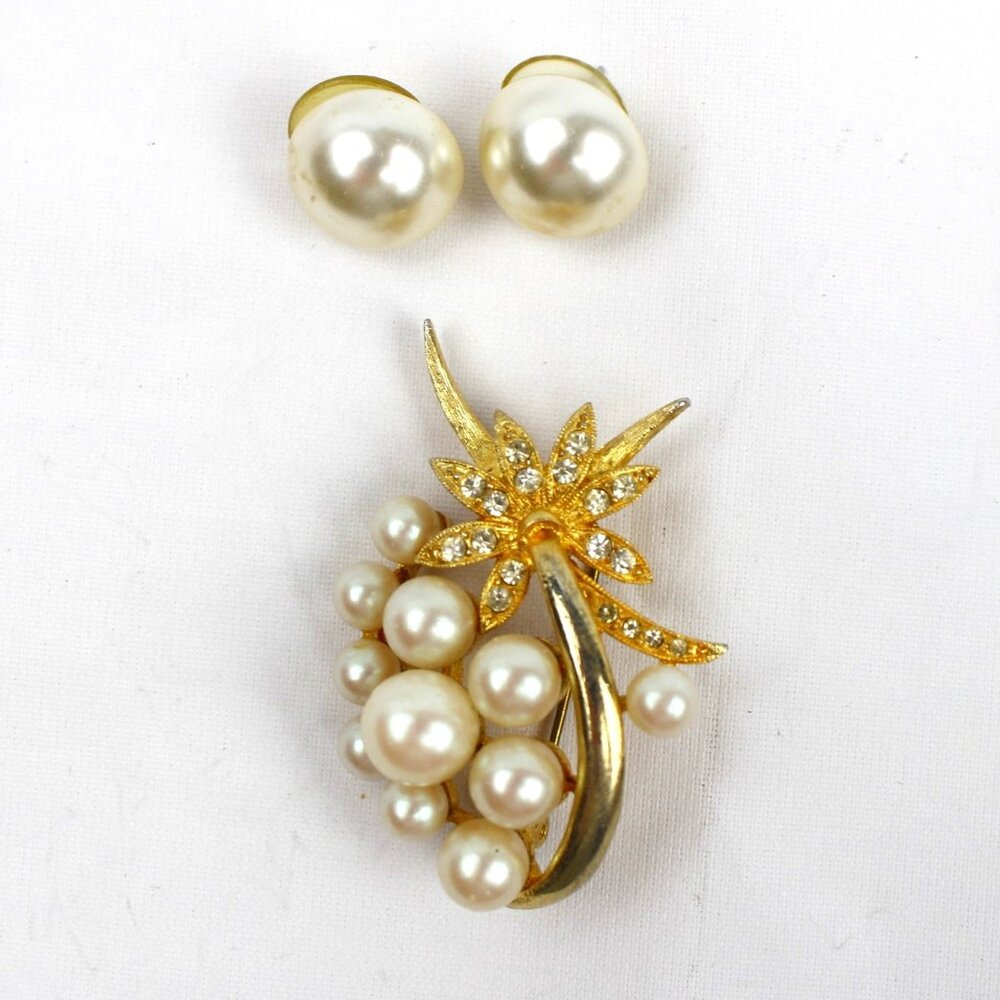 Vintage Faux Pearl Gold Tone Brooch Pin & Stud Pierced Earrings Set VTG